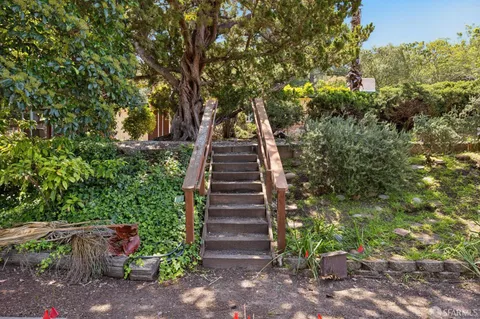 $1,295,000 | 411 Las Lomas Way, Walnut Creek, CA 94598