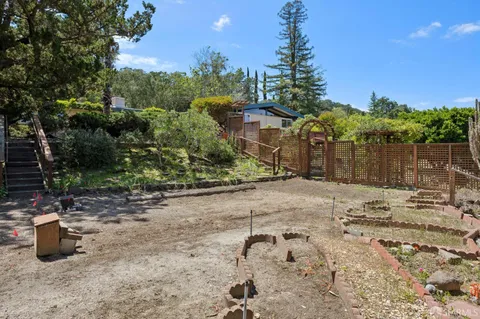 $1,295,000 | 411 Las Lomas Way, Walnut Creek, CA 94598