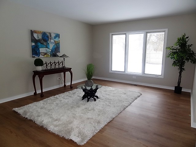 21 Buckingham Road Glen Ellyn, IL 60137 - Photo 15 of 38 a living room with furniture and a potted plant
