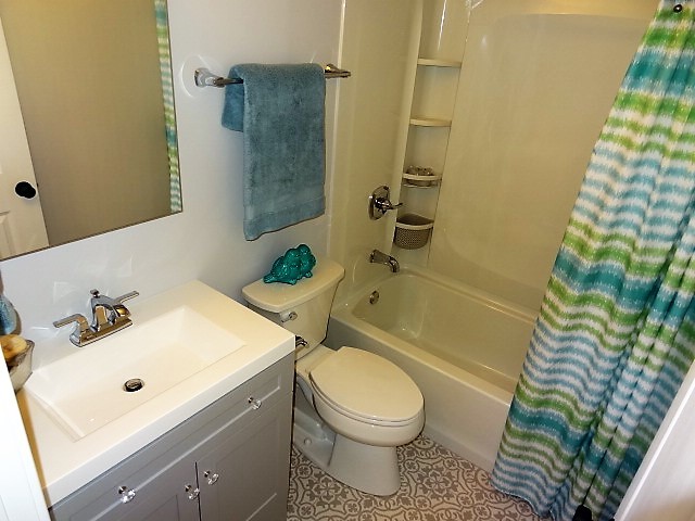 21 Buckingham Road Glen Ellyn, IL 60137 - Photo 25 of 38 a bathroom with a sink toilet and shower