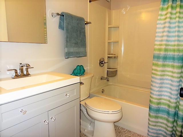 21 Buckingham Road Glen Ellyn, IL 60137 - Photo 26 of 38 a bathroom with a sink toilet and shower