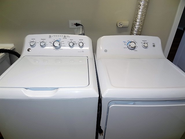 21 Buckingham Road Glen Ellyn, IL 60137 - Photo 34 of 38 a close up view of washer and dryer