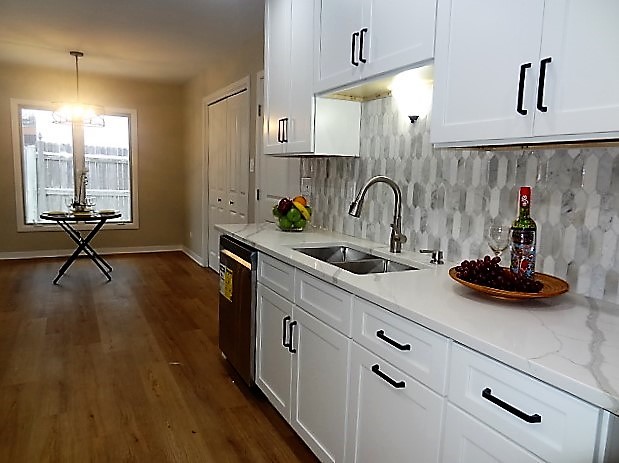 21 Buckingham Road Glen Ellyn, IL 60137 - Photo 5 of 38 a kitchen with sink a window and appliances