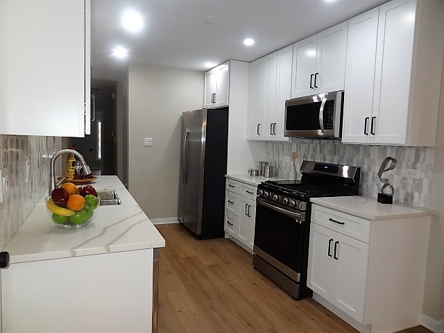 21 Buckingham Road Glen Ellyn, IL 60137 - Photo 7 of 38 a kitchen with a sink a stove and refrigerator