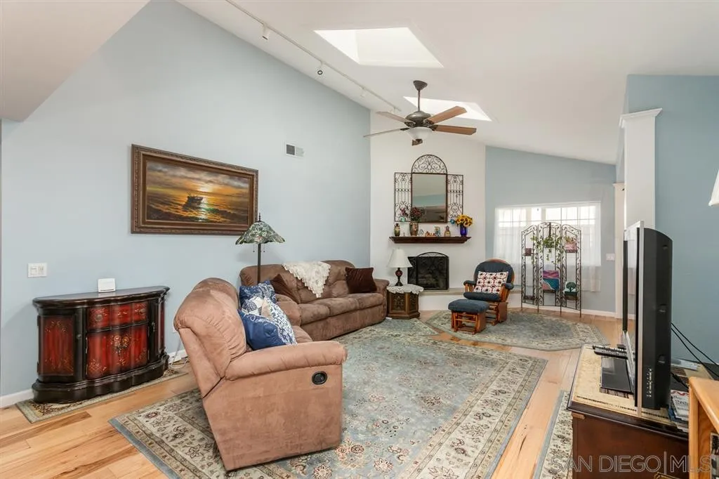 2826 Oaktree Way Fallbrook, CA 92028 - Photo 4 of 25 Gallery Image 4