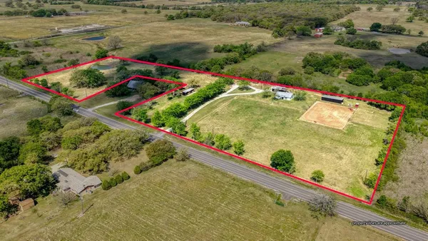 $495,000 | 1739 Farm To Market 67, Covington, TX 76636