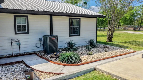 $495,000 | 1739 Farm To Market 67, Covington, TX 76636