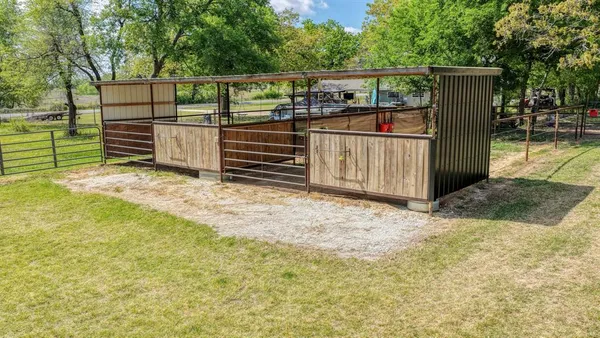 $495,000 | 1739 Farm To Market 67, Covington, TX 76636
