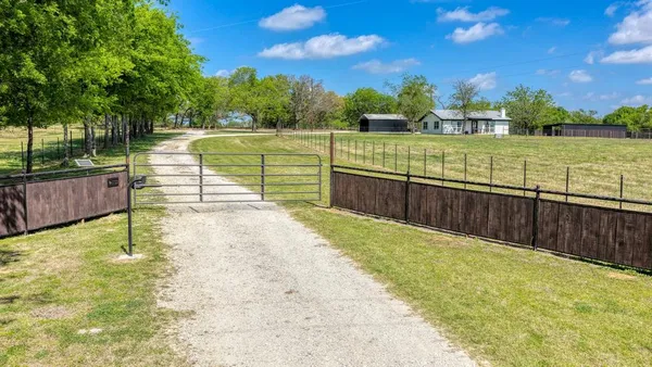$495,000 | 1739 Farm To Market 67, Covington, TX 76636