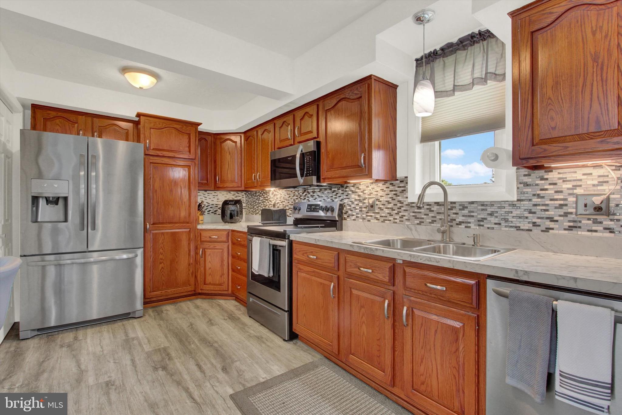 125 North High Street Spring Grove, PA 17362 - Photo 4 of 27