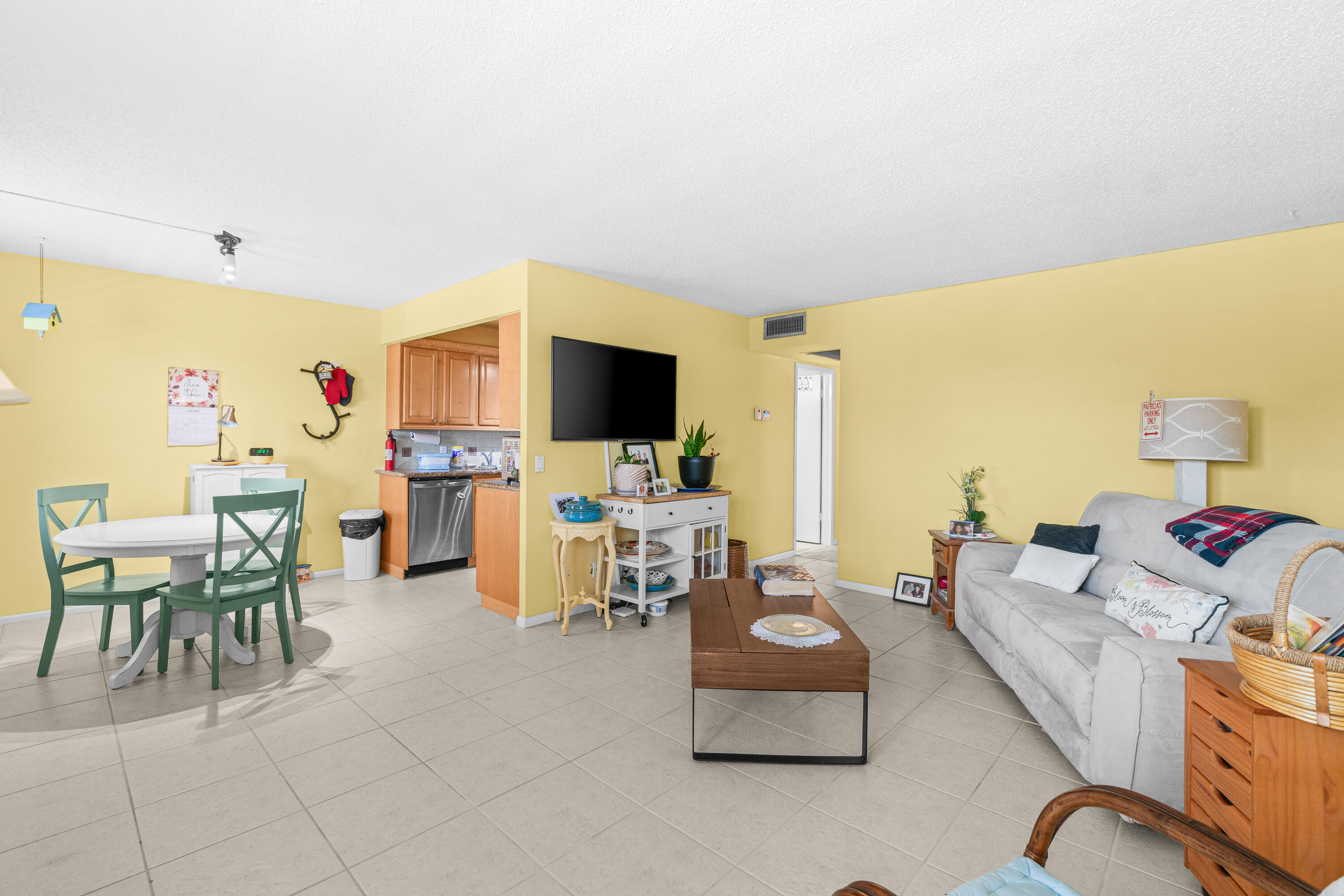 4070 Guildford East, Unit D Boca Raton, FL 33434 - Photo 3 of 32 004-4070GuilfordDr-D-BocaRaton-FL-33434-