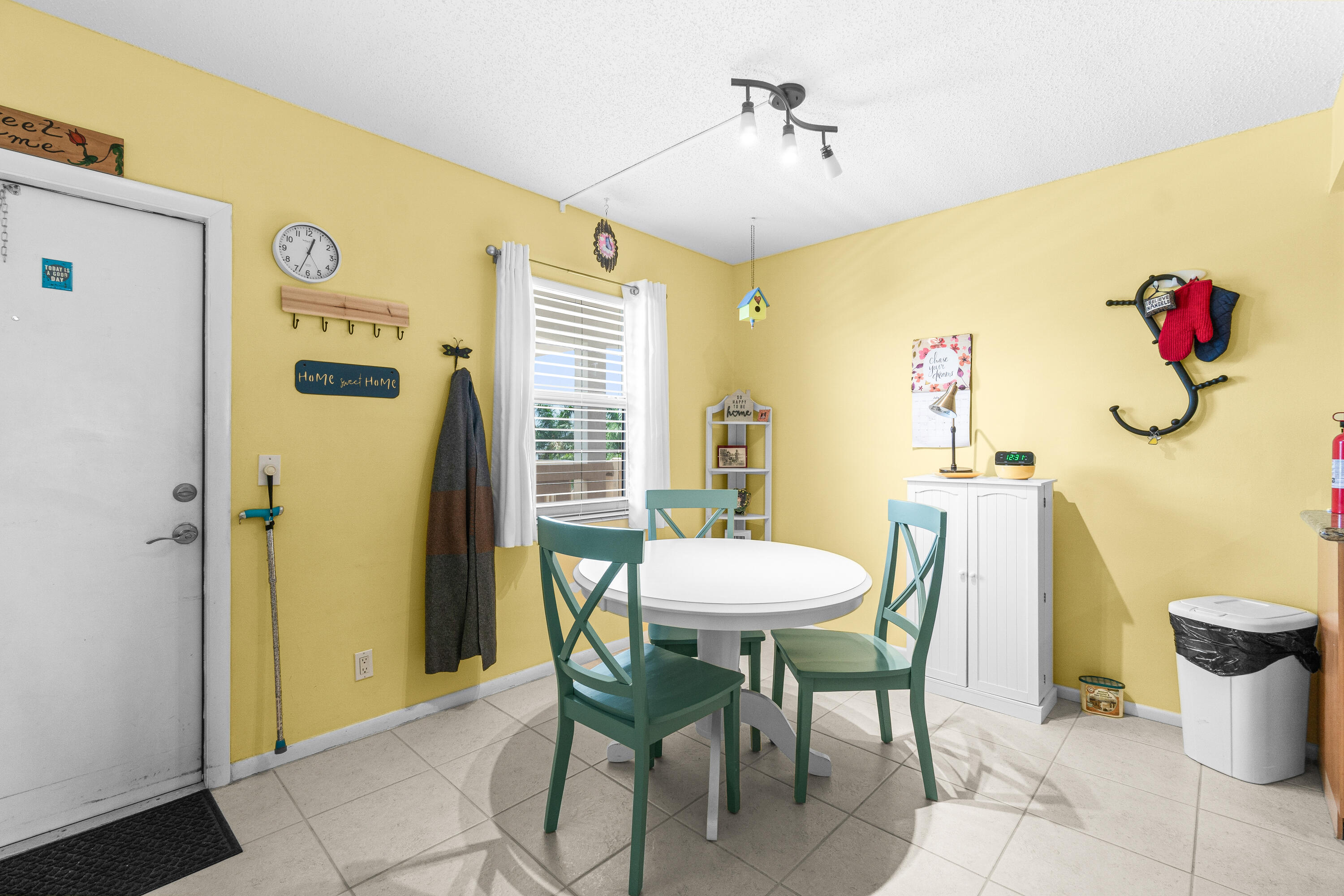 4070 Guildford East, Unit D Boca Raton, FL 33434 - Photo 5 of 32 006-4070GuilfordDr-D-BocaRaton-FL-33434-
