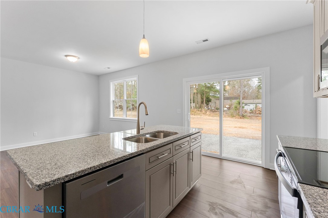 8978 Marlfield Road Gloucester, VA 23061 - Photo 5 of 33