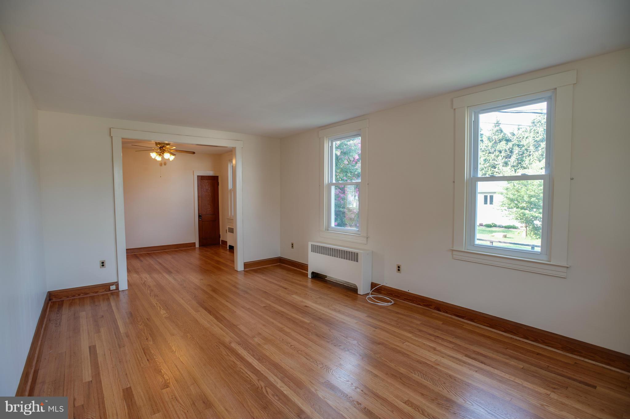 3500 Georgetown Road Baltimore, MD 21227 - Photo 4 of 30 Living Room