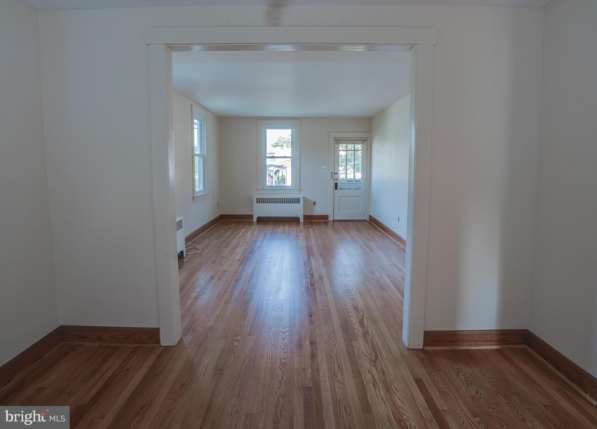 3500 Georgetown Road Baltimore, MD 21227 - Photo 6 of 30 Living Room