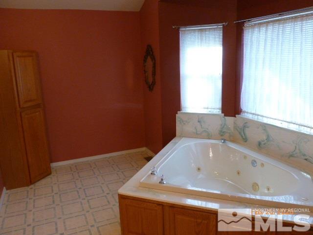 1850 Rice Road Fallon, NV 89406 - Photo 14 of 23 a bathroom with a bathtub