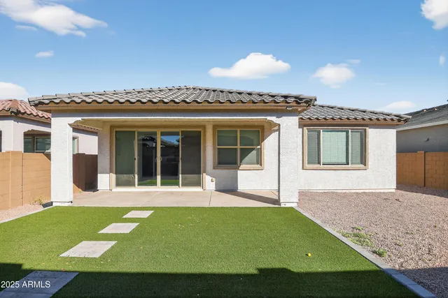 a view of a house with a backyard