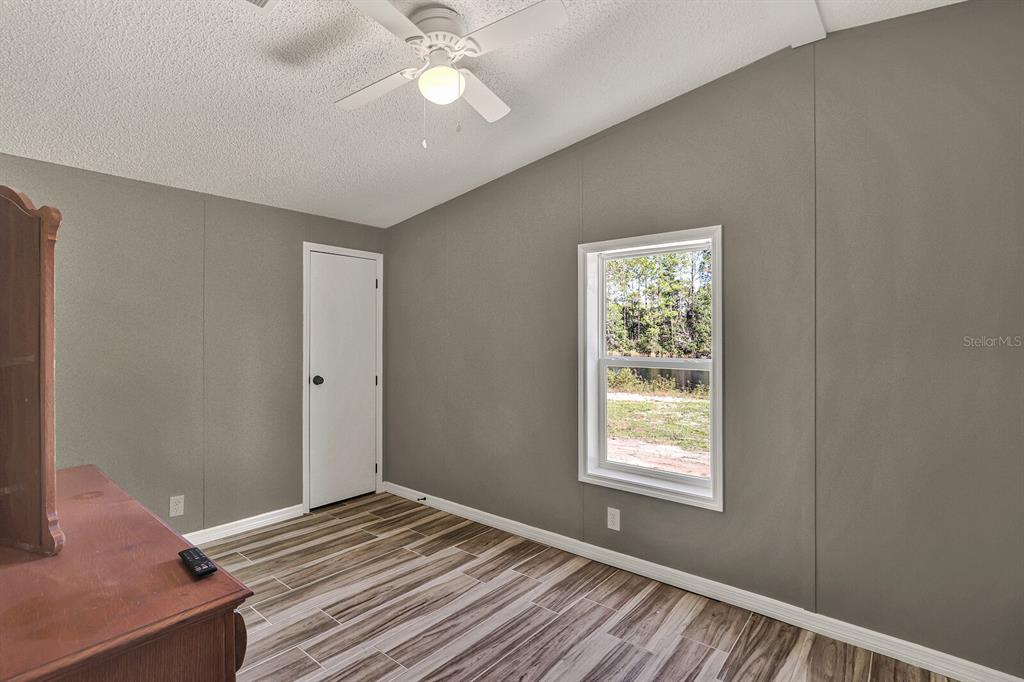 141 Woods Road San Mateo, FL 32187 - Photo 18 of 66 a bedroom with a bed and a window