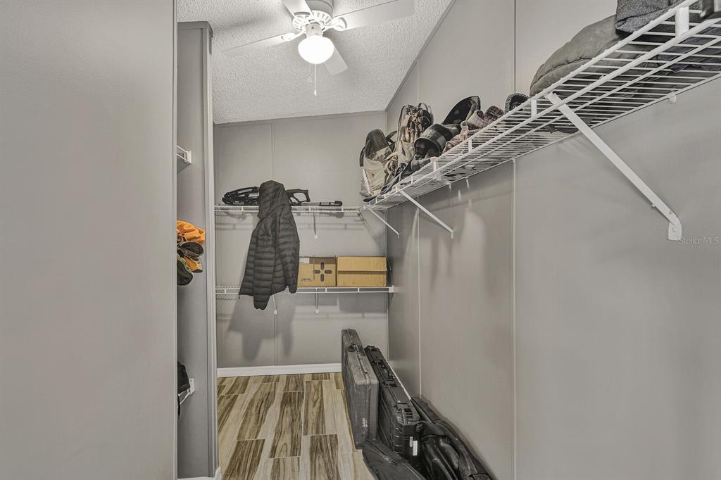141 Woods Road San Mateo, FL 32187 - Photo 31 of 66 a view of a livingroom with a staircase