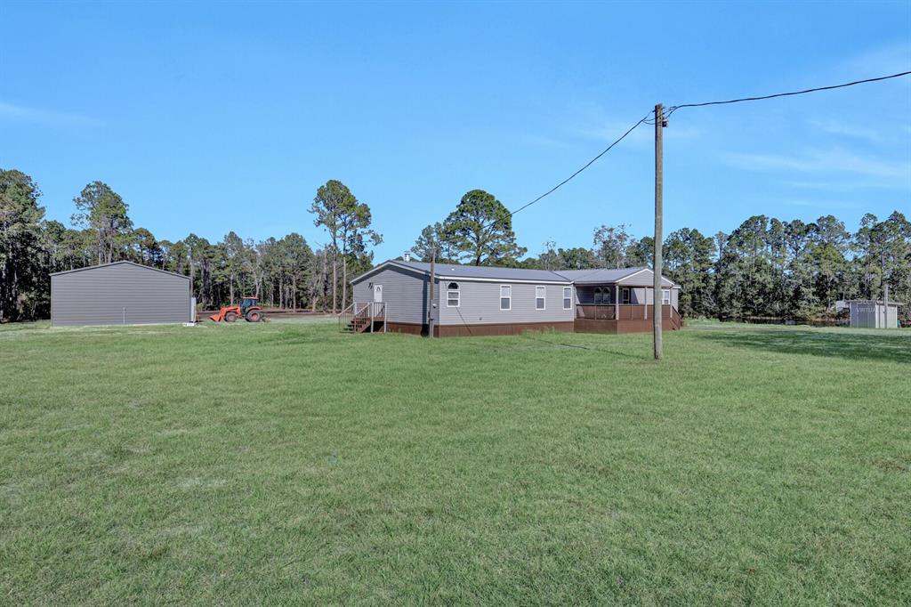 141 Woods Road San Mateo, FL 32187 - Photo 7 of 66 a view of a garden