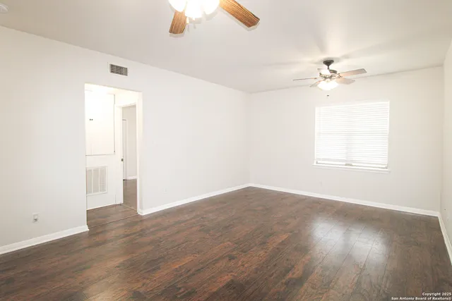 $1,150 | 530 Dukeway Drive, Unit 3, Universal City, TX 78148