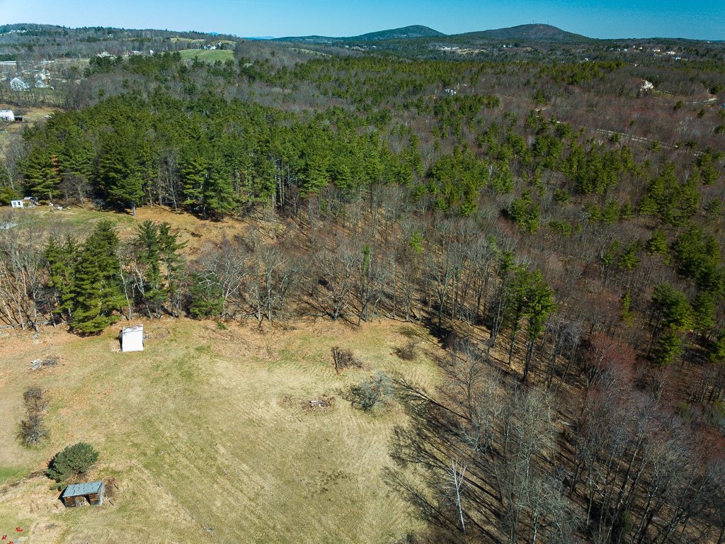 35 Chestnut Hill Road Amherst, NH 03031 - Photo 3 of 40