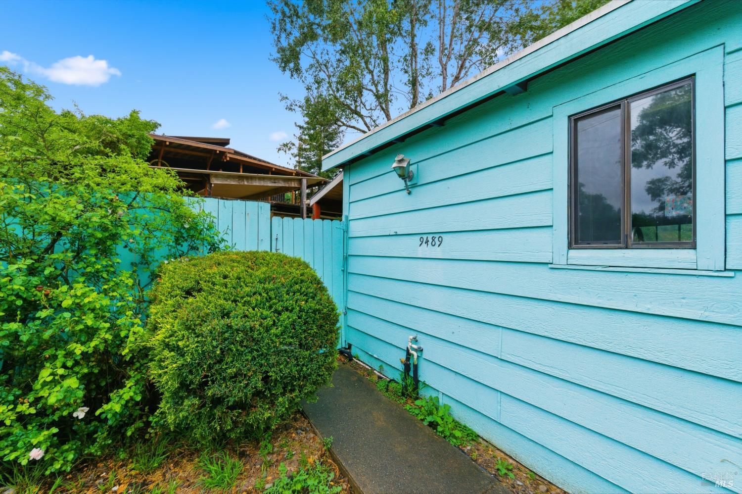 9489 Rio Vista Road Forestville, CA 95436 - Photo 5 of 32 a backyard of a house with lots of green space