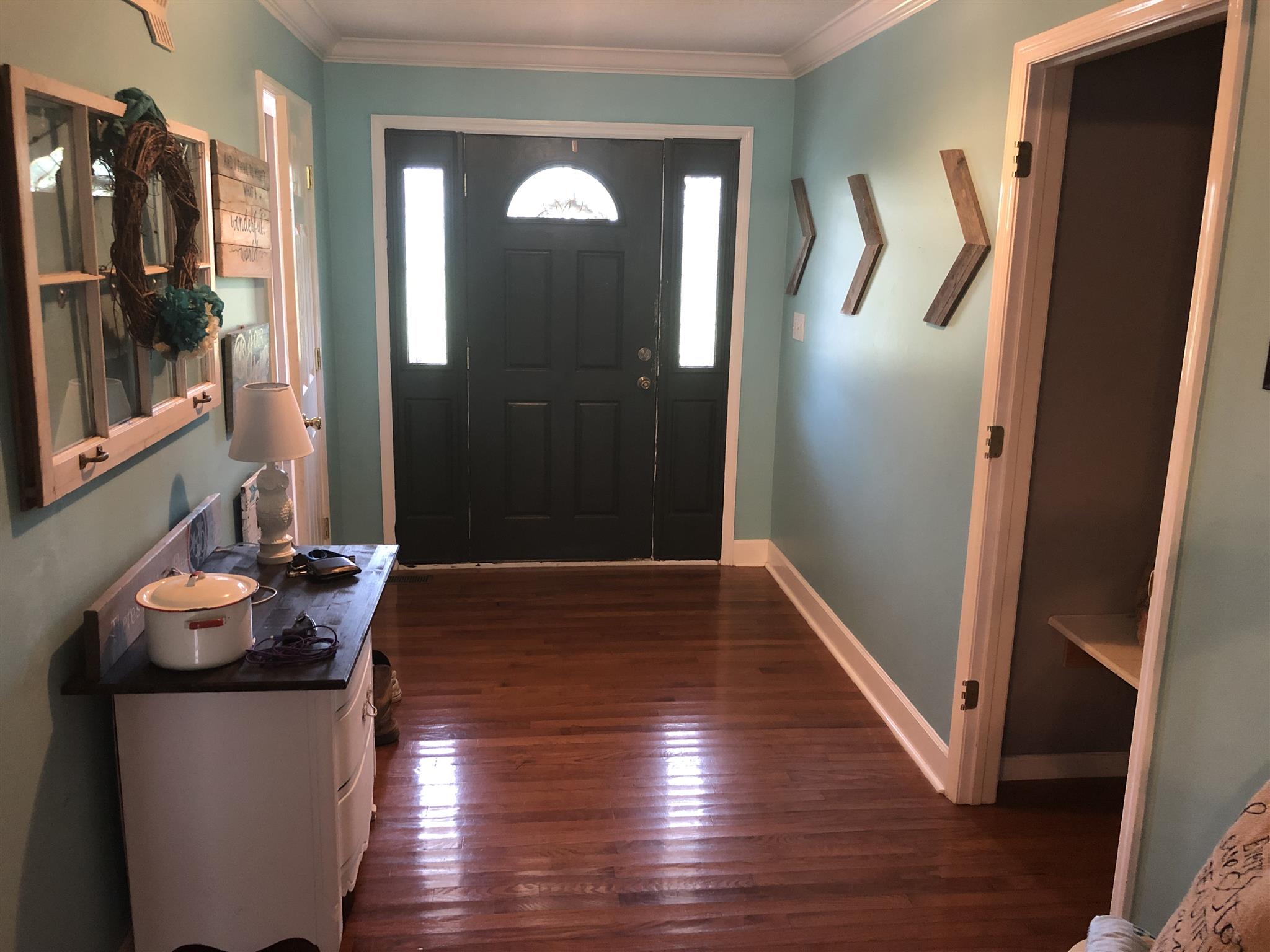 1073 Ervin Pace Road Chapmansboro, TN 37035 - Photo 11 of 19 Entry way / gathering room