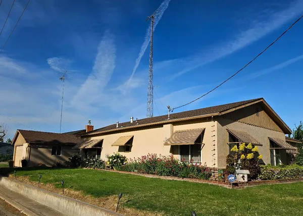 a view of a garage