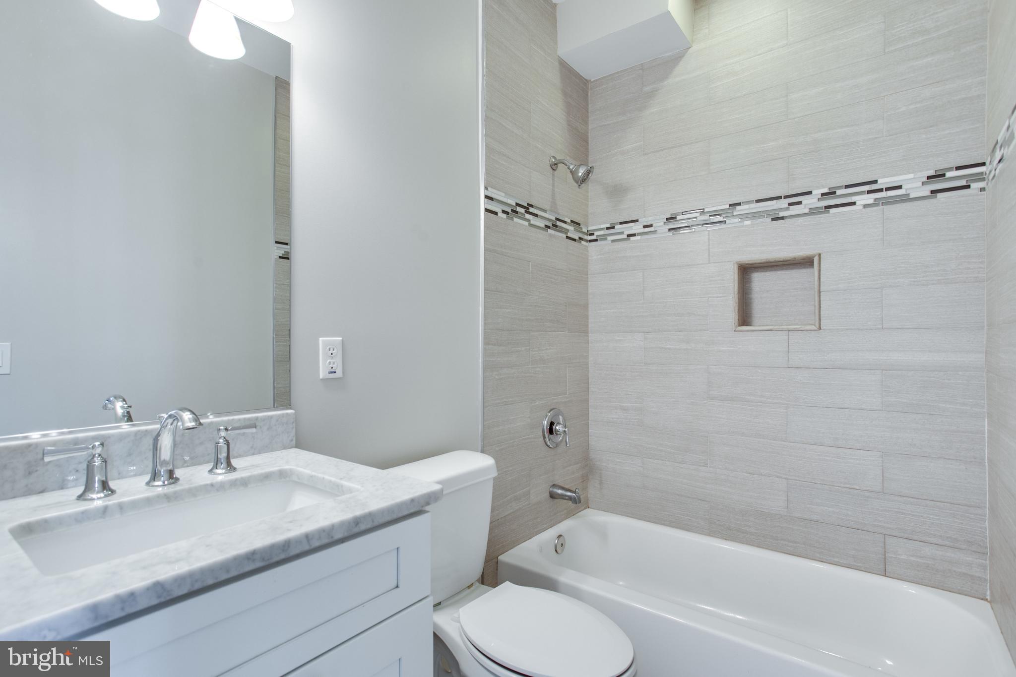 39 U Street Northeast, Unit 2 Washington, DC 20002 - Photo 20 of 29 Full guest bathroom