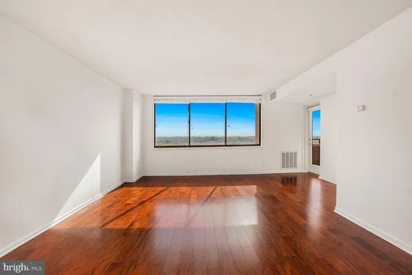 $2,200 | 10101 Grosvenor Place, Unit 1909, Rockville, MD 20852