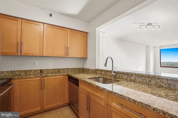 $2,200 | 10101 Grosvenor Place, Unit 1909, Rockville, MD 20852