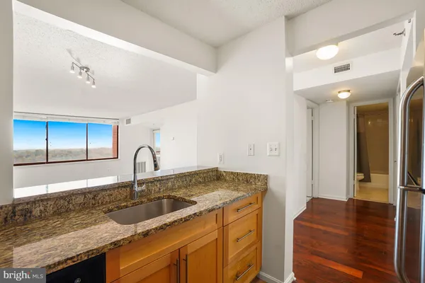 $2,200 | 10101 Grosvenor Place, Unit 1909, Rockville, MD 20852