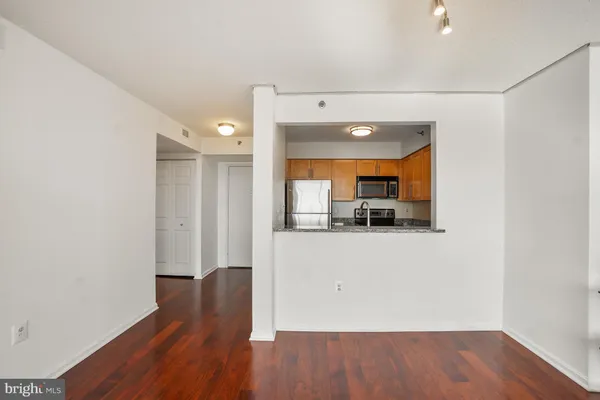 $2,200 | 10101 Grosvenor Place, Unit 1909, Rockville, MD 20852