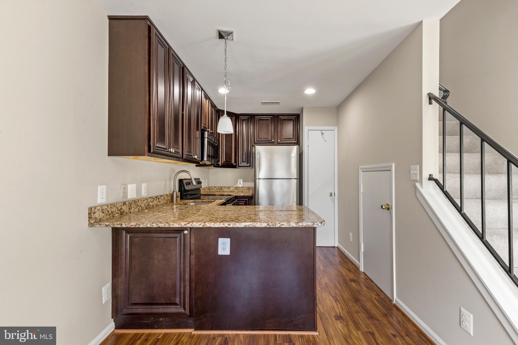 6025 Sunset Ridge Court Centreville, VA 20121 - Photo 8 of 32 Gallery Image 8