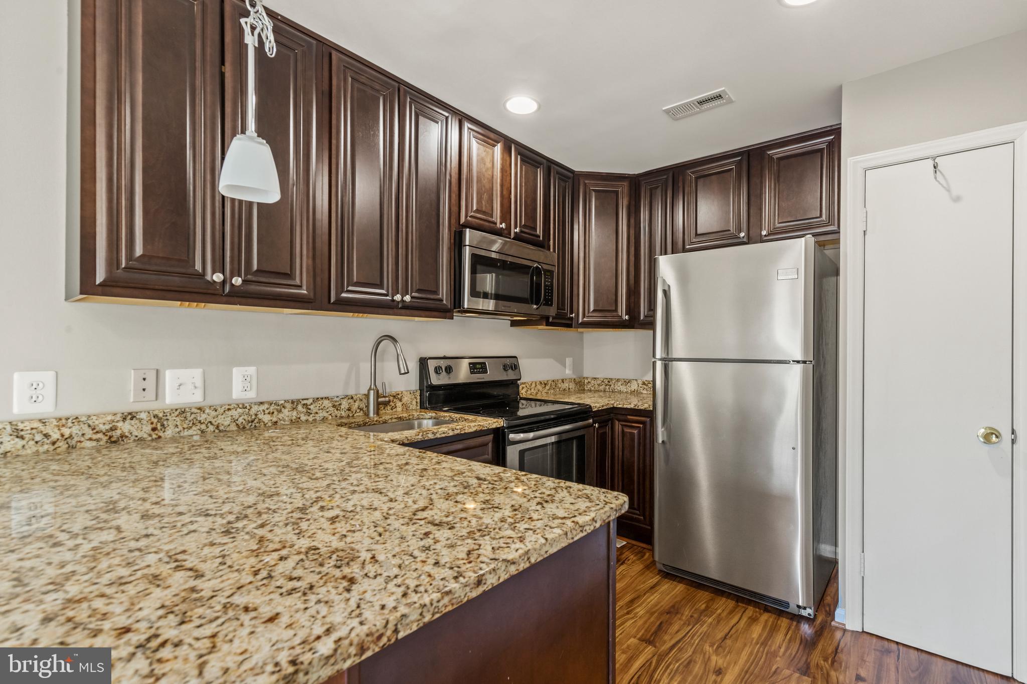 6025 Sunset Ridge Court Centreville, VA 20121 - Photo 9 of 32 Gallery Image 9