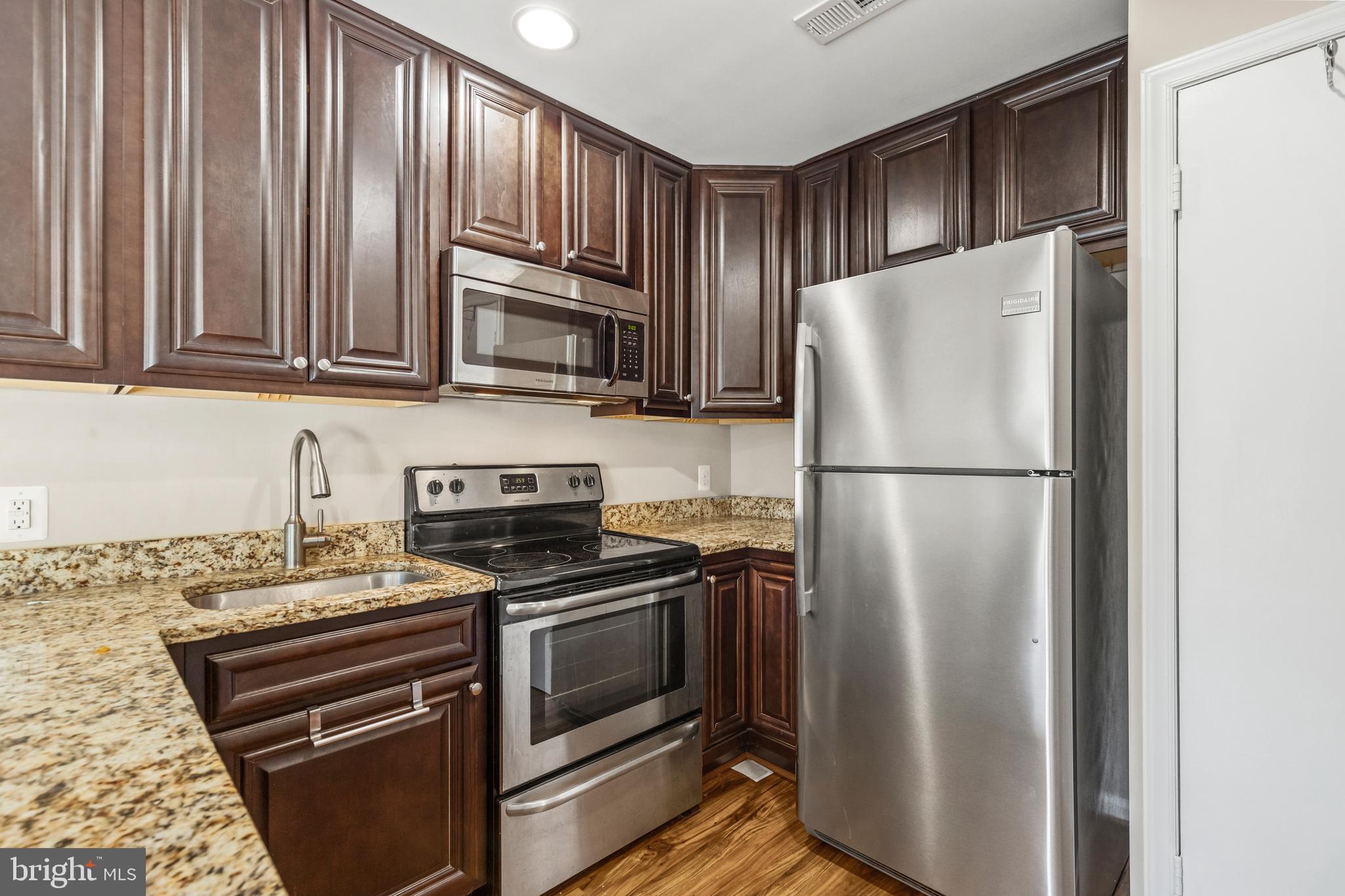 6025 Sunset Ridge Court Centreville, VA 20121 - Photo 10 of 32 Gallery Image 10