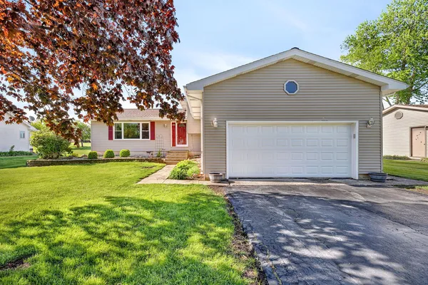 $300,000 | 2062 West Garden Drive, Kankakee, IL 60901