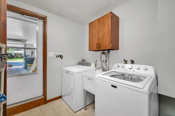 $300,000 | 2062 West Garden Drive, Kankakee, IL 60901