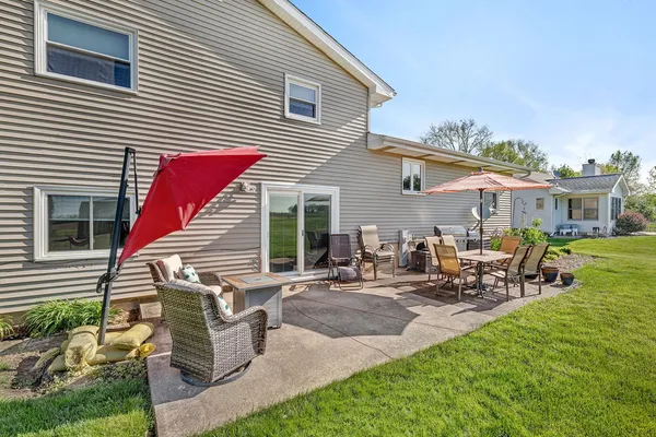$300,000 | 2062 West Garden Drive, Kankakee, IL 60901