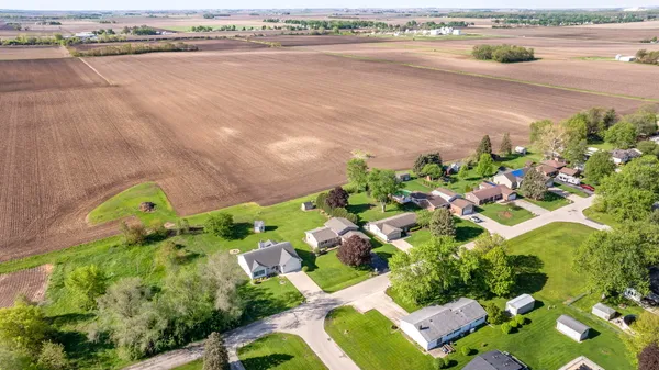 $300,000 | 2062 West Garden Drive, Kankakee, IL 60901