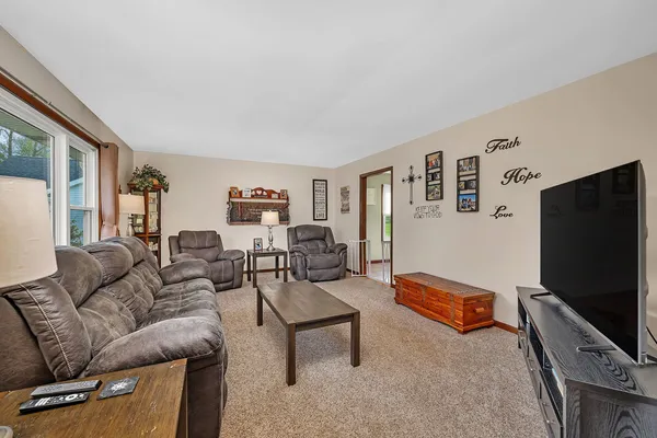 $300,000 | 2062 West Garden Drive, Kankakee, IL 60901
