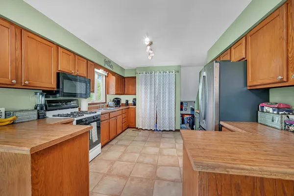 $300,000 | 2062 West Garden Drive, Kankakee, IL 60901