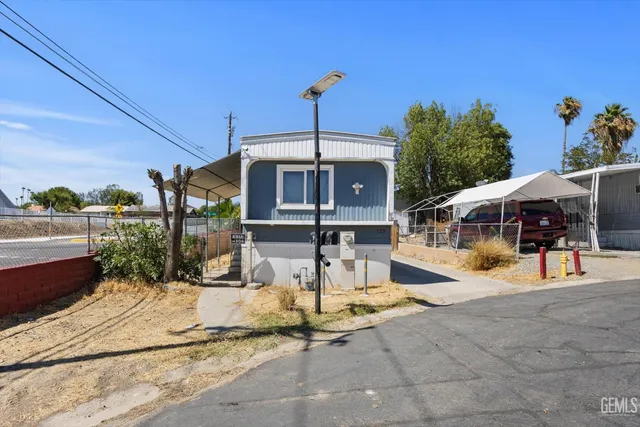 a view of a house with entertaining space