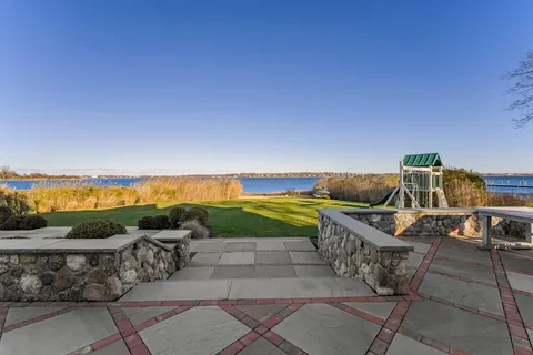 $6,950,000 | 278 West Lake Drive, Montauk, NY 11954