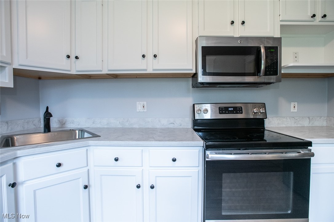 7730 Hoertz Road Cleveland, OH 44134 - Photo 13 of 38