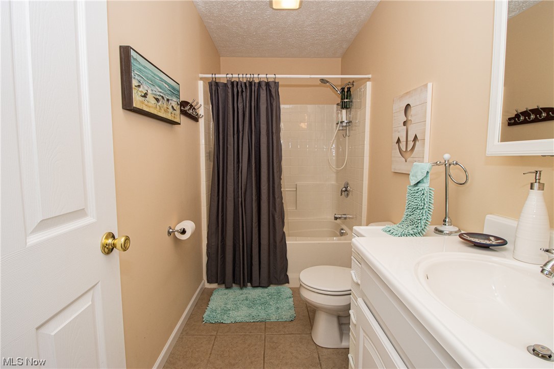 5930 Lake Road West, Unit 702 Ashtabula, OH 44004 - Photo 12 of 26 Main Bathroom