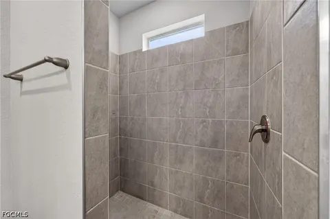 $285,000 | 1001 Northeast 35th Lane, Cape Coral, FL 33909