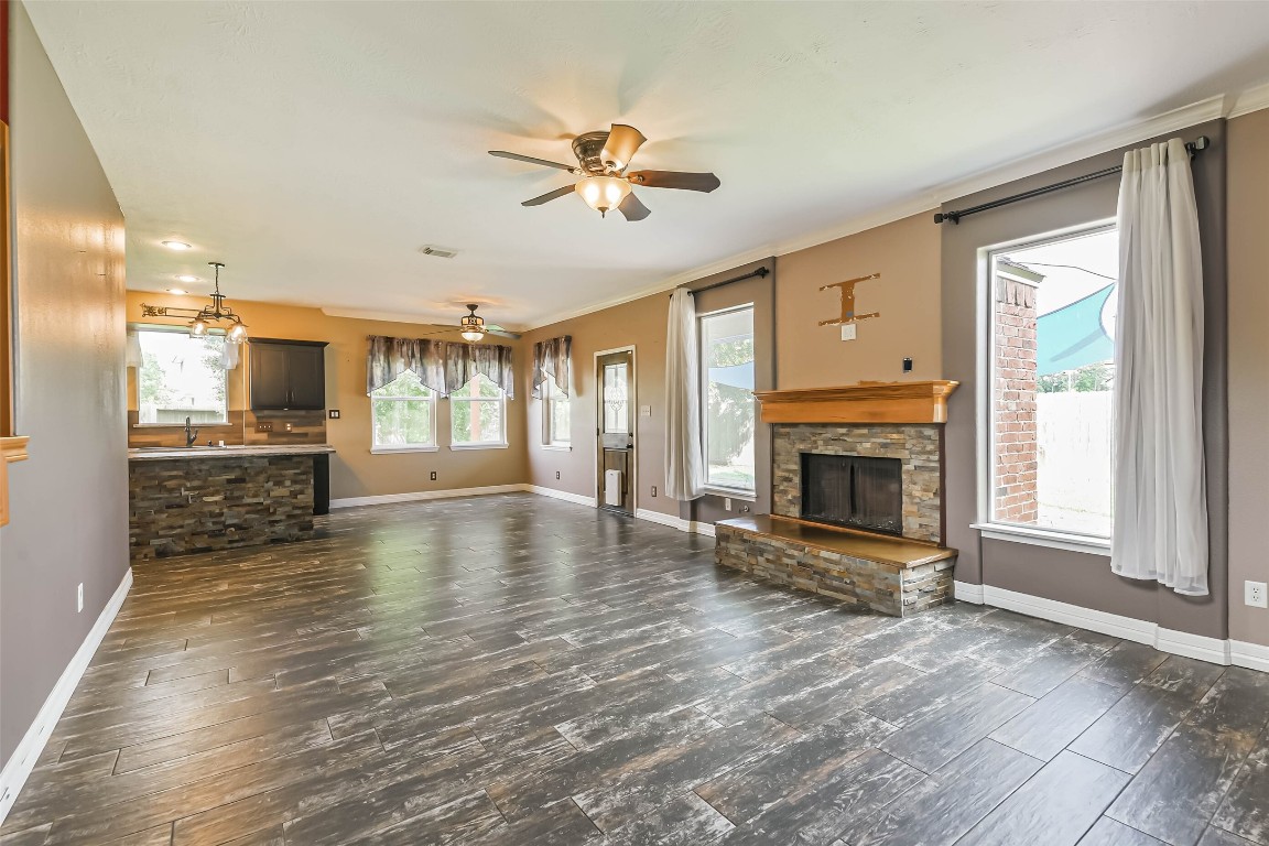 6118 Caroline Green Court Spring, TX 77373 - Photo 9 of 48