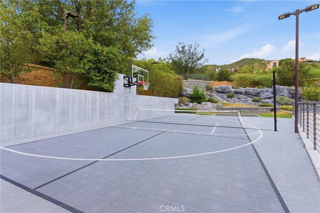 29131 Bouquet Canyon Road Silverado, CA 92676 - Photo 31 of 74 a view of a basket ball ground